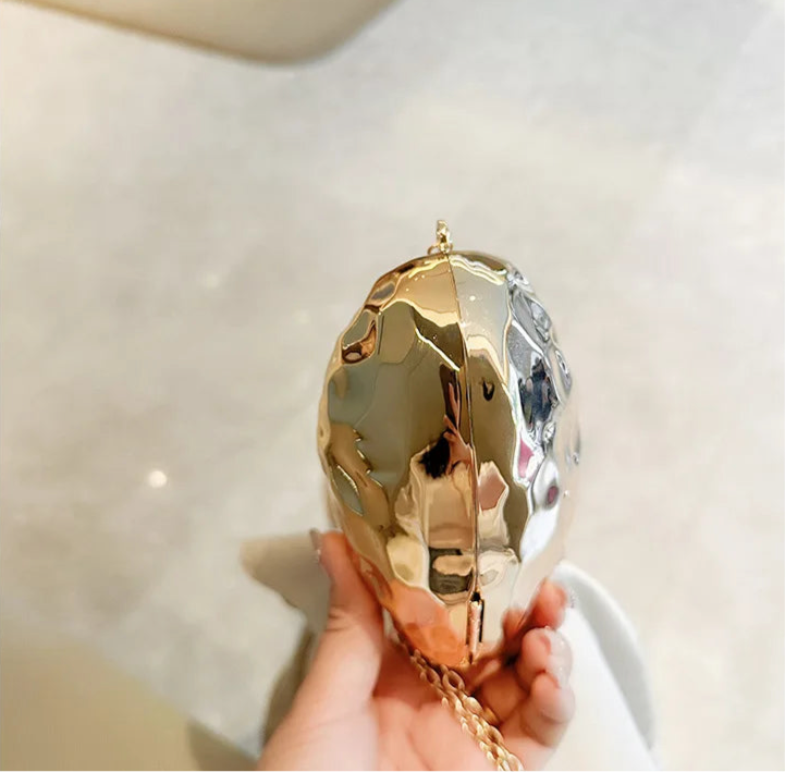 Metallic Heart Lip Clutch