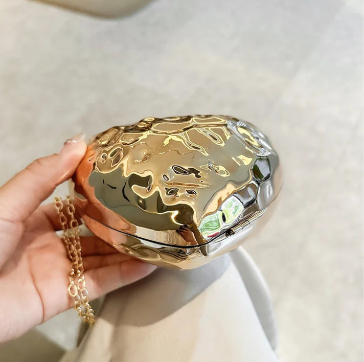 Metallic Heart Lip Clutch