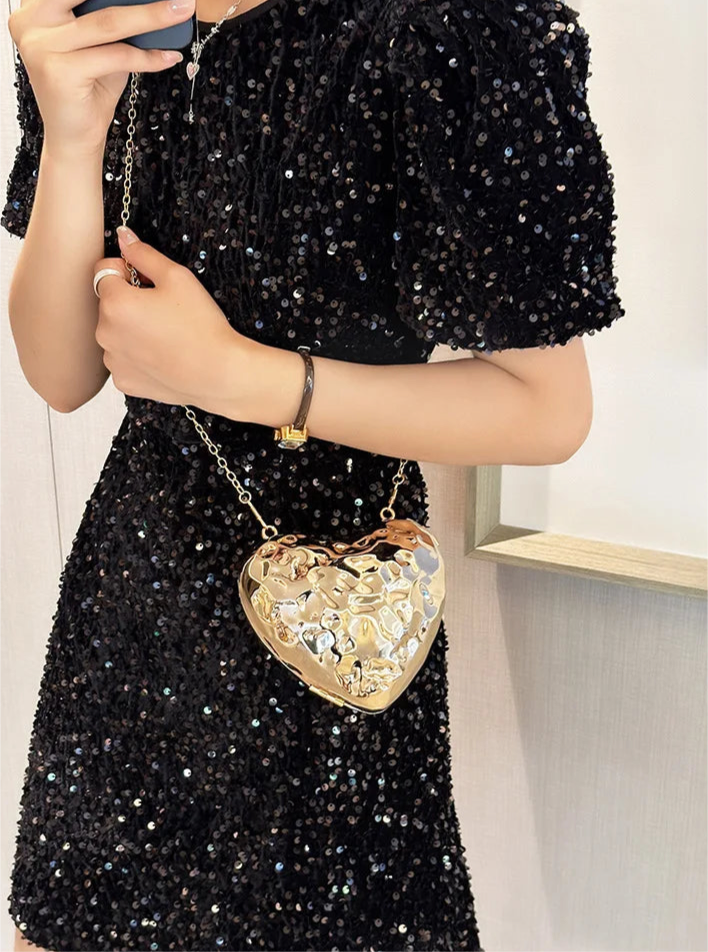 Metallic Heart Lip Clutch