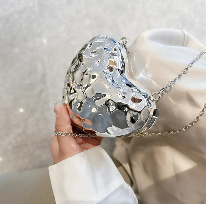 Metallic Heart Lip Clutch