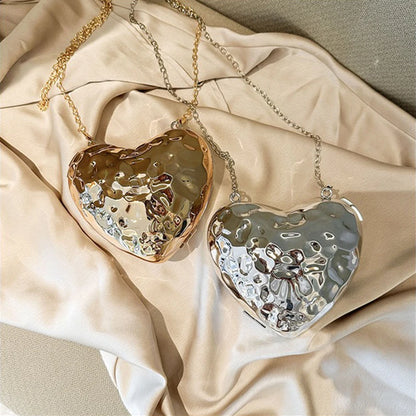 Metallic Heart Lip Clutch